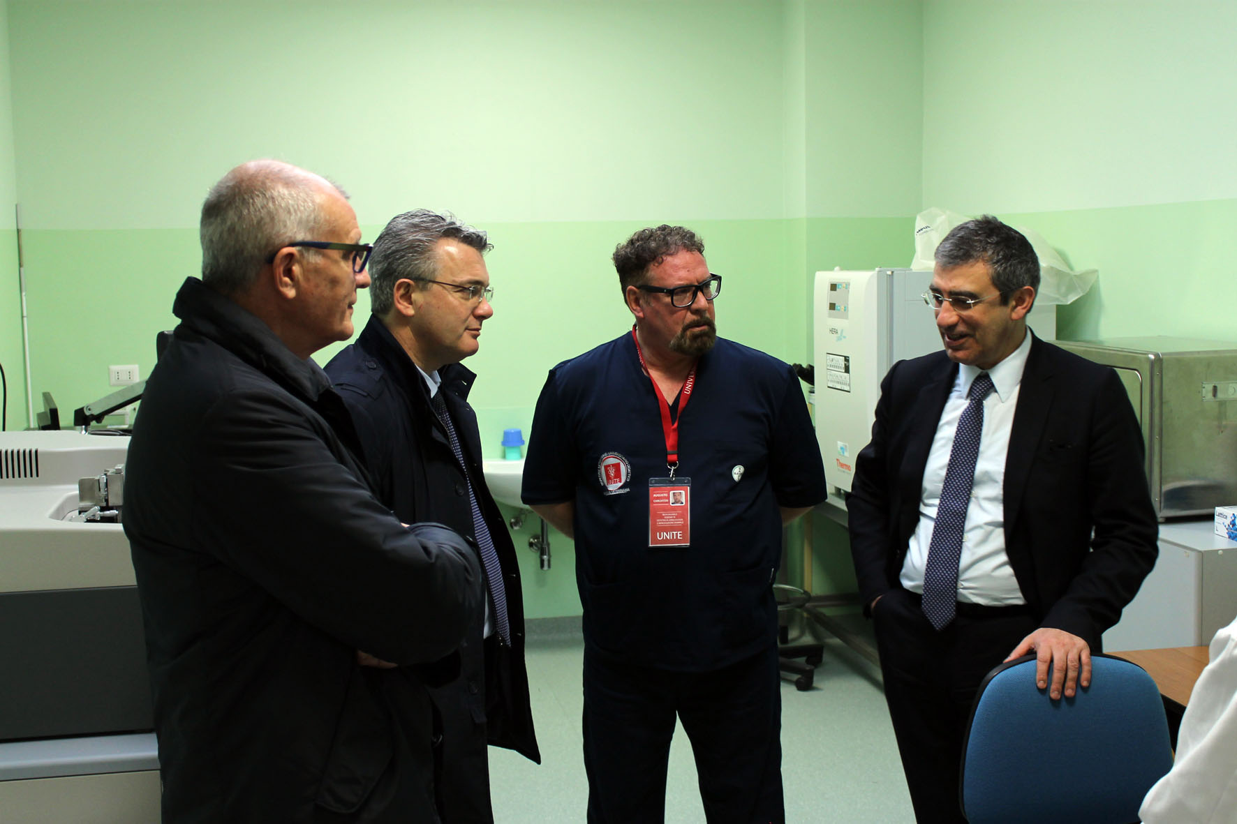 Da sinistra: il preside Pier Augusto Scapolo, l'assessore Dino Pepe, il direttore sanitario dell'OVUD Augusto Carluccio e il rettore Luciano D'Amico